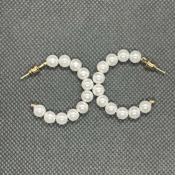 Vintage Jewelry - Classic White Simulated Pearl Gold Tone Elegant C-Hoops | Timeless Jewelry